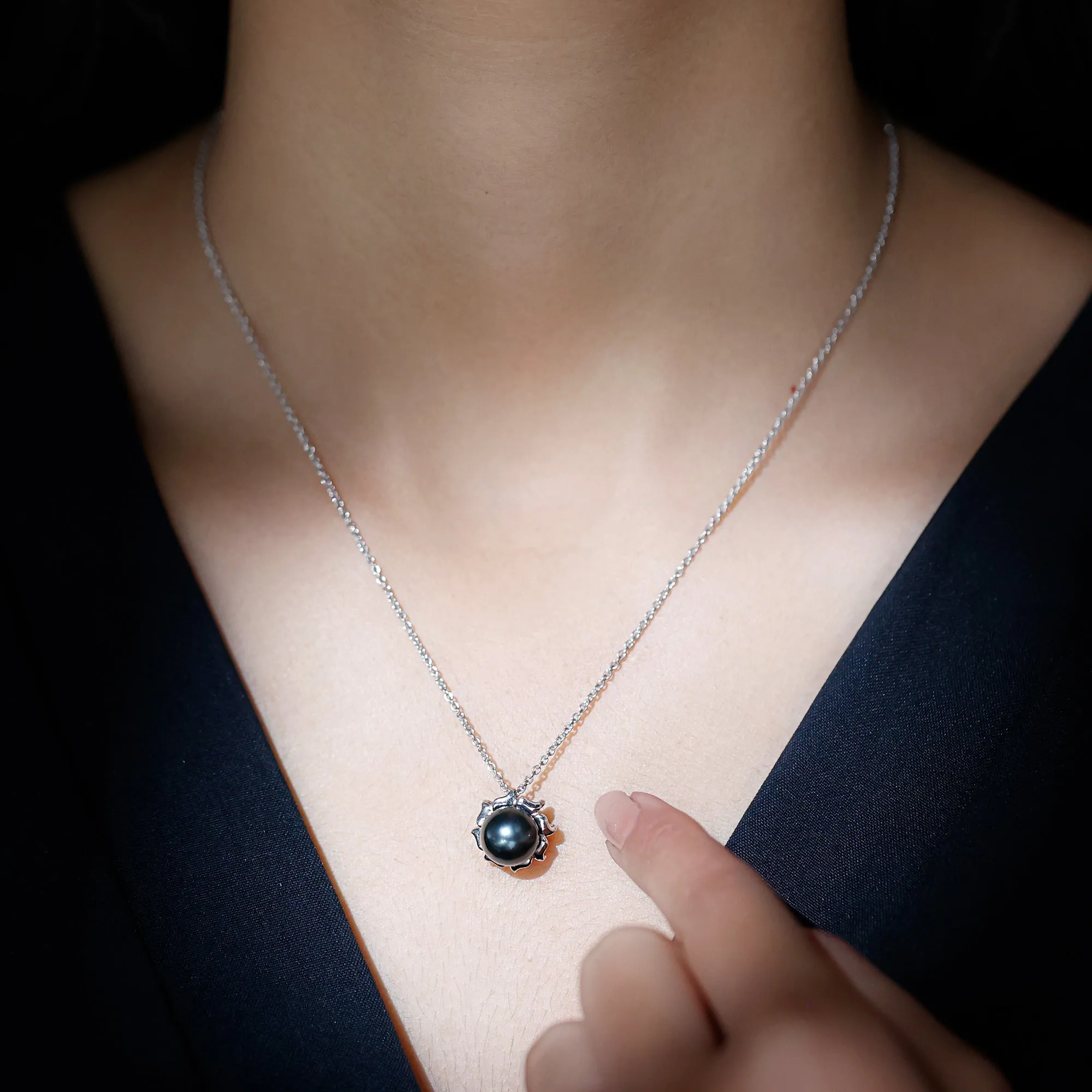 9 MM Black Pearl Solitaire Pendant Necklace with Floral Petals