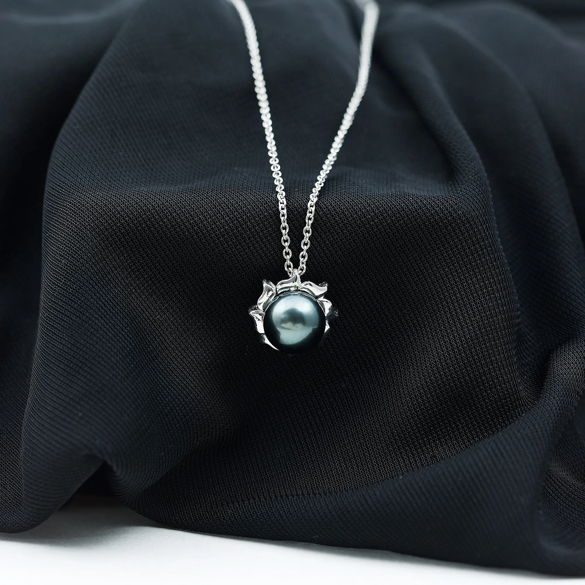 9 MM Black Pearl Solitaire Pendant Necklace with Floral Petals