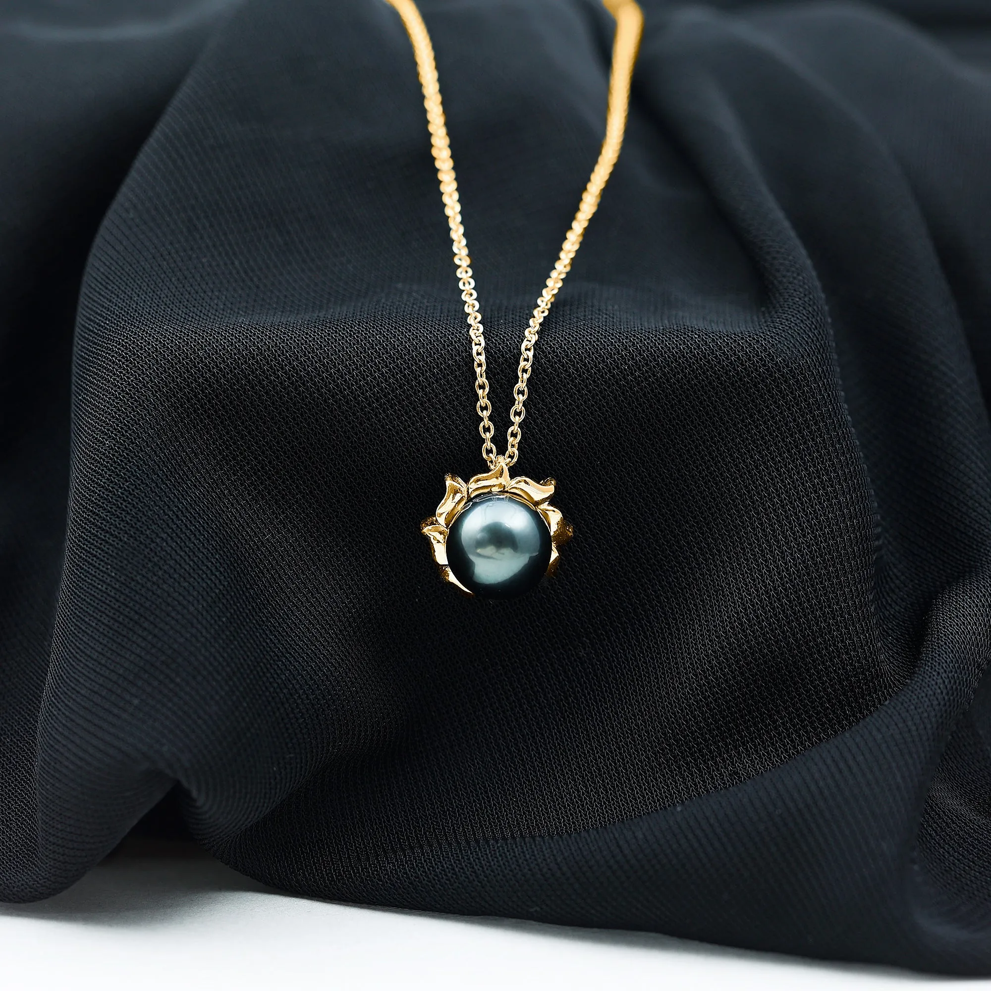 9 MM Black Pearl Solitaire Pendant Necklace with Floral Petals