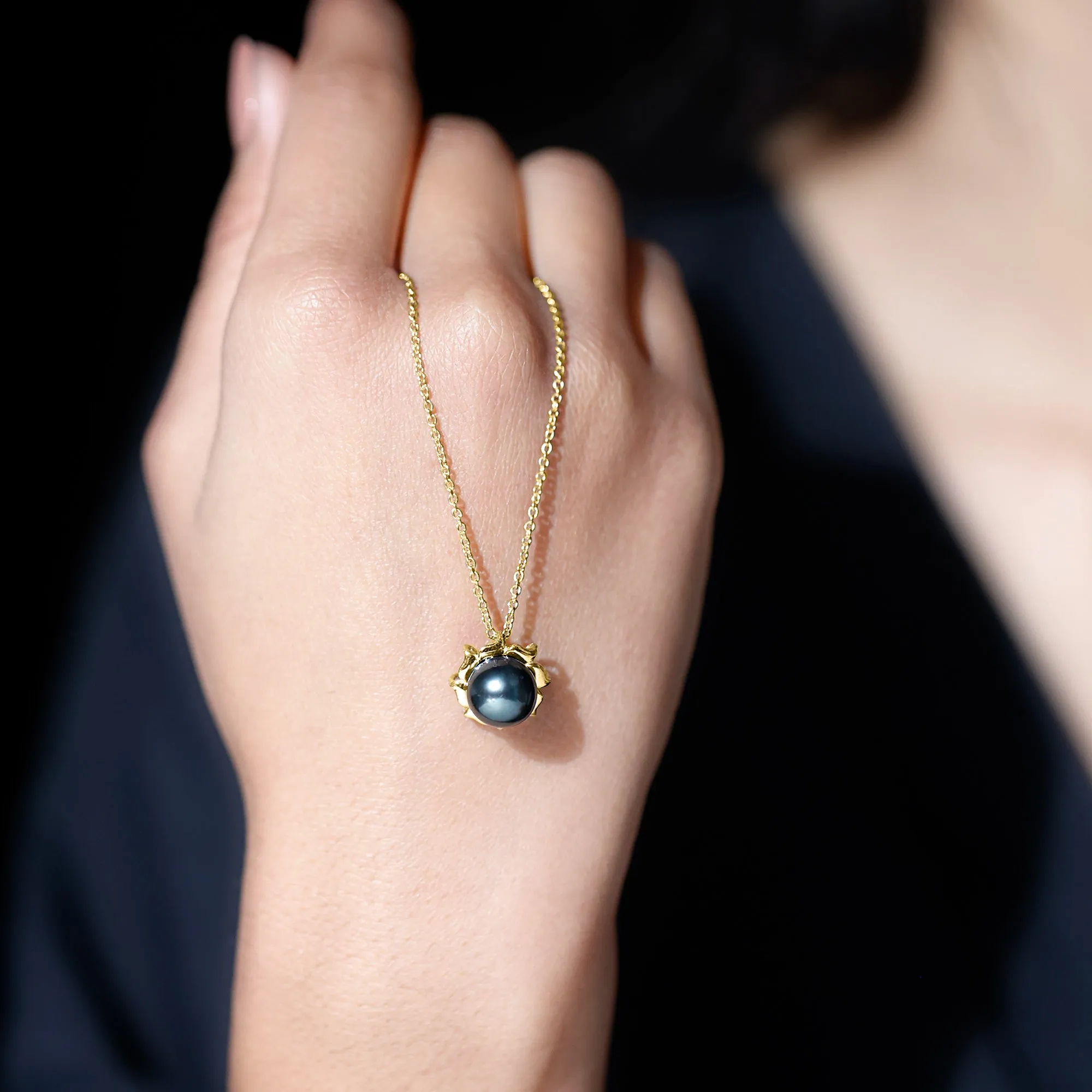 9 MM Black Pearl Solitaire Pendant Necklace with Floral Petals
