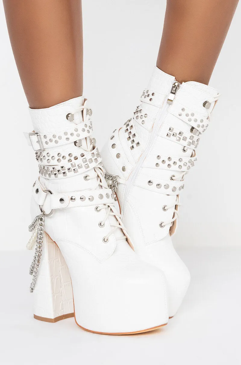 AZALEA WANG BAD DREAM CHUNKY BOOTIE IN WHITE