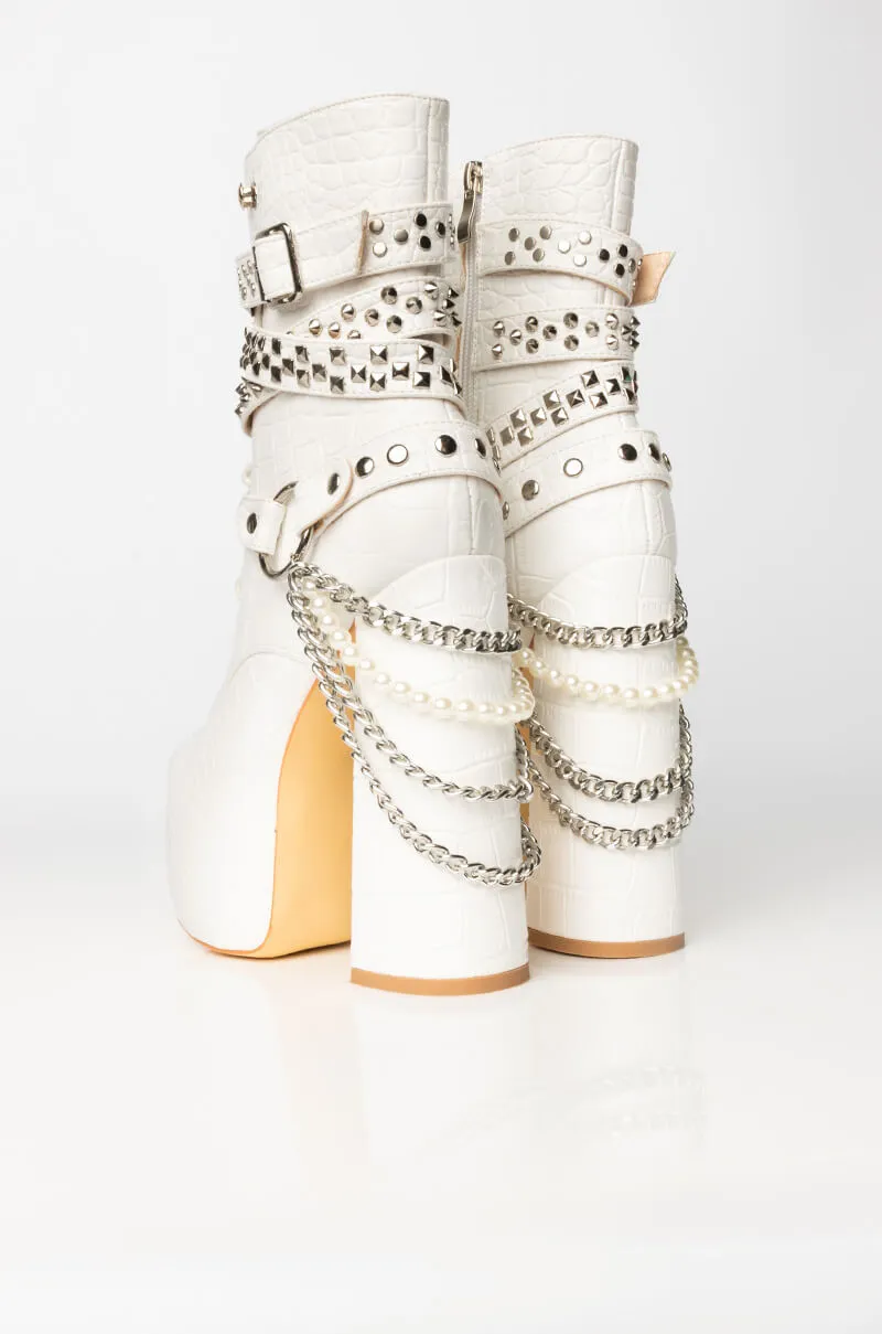 AZALEA WANG BAD DREAM CHUNKY BOOTIE IN WHITE