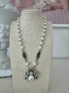 Ostuni Queen Bee Pearl Necklace - Silver